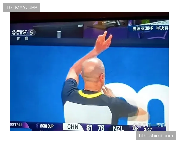 先触球不一定犯规，这种情况裁判如何判罚？